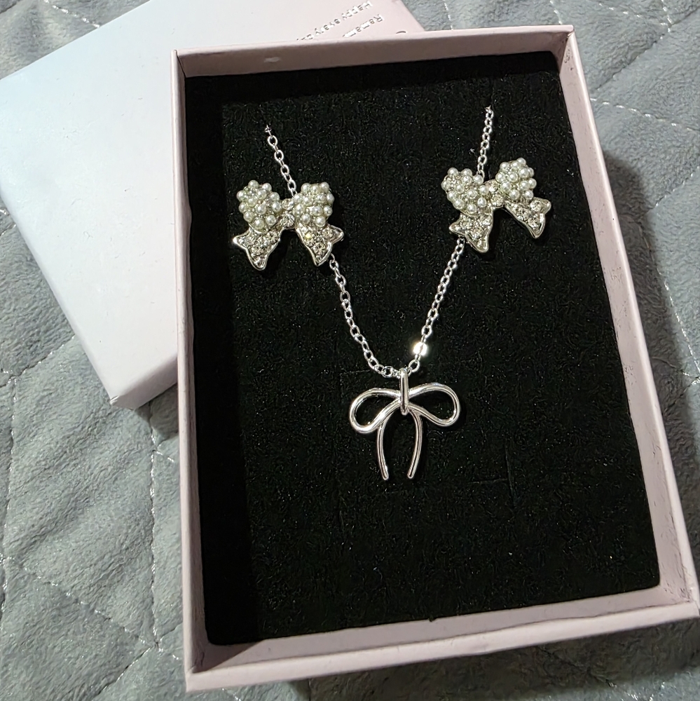 Elegant Silver Bow Jewelry Set